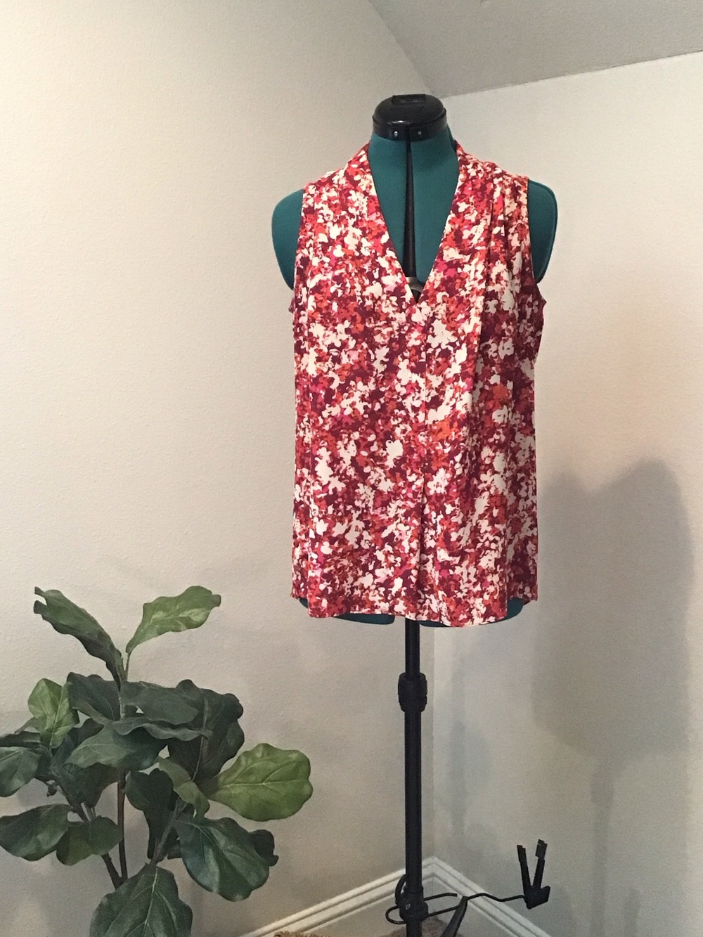 Sleeveless V-Neck Floral Print Top in Orange Hot Pink Purple and Cream